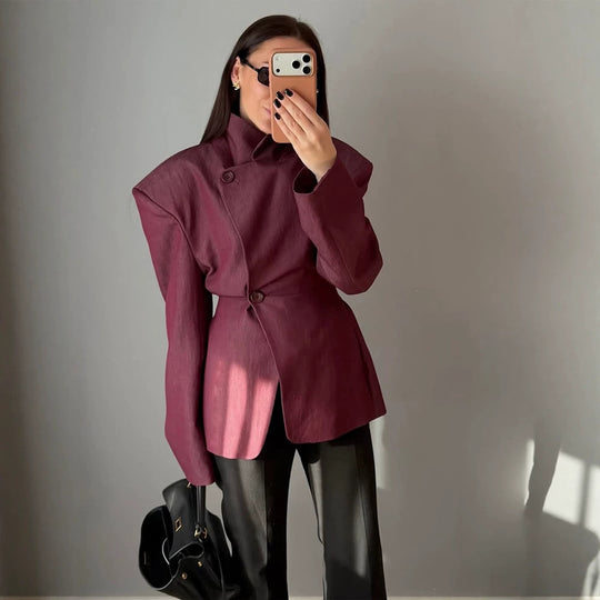 Damen Asymmetrischer taillierter Blazer mit markanten Schulterpolstern Shop Nory