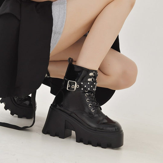 Damen High-Top Stiefeletten mit modischem Schnallen-Detail und robustem Plateau