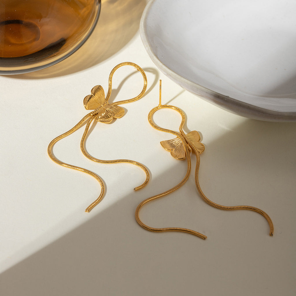 Damen Halskette mit goldenem Anhänger und auffälligen Fransen Shop Nory