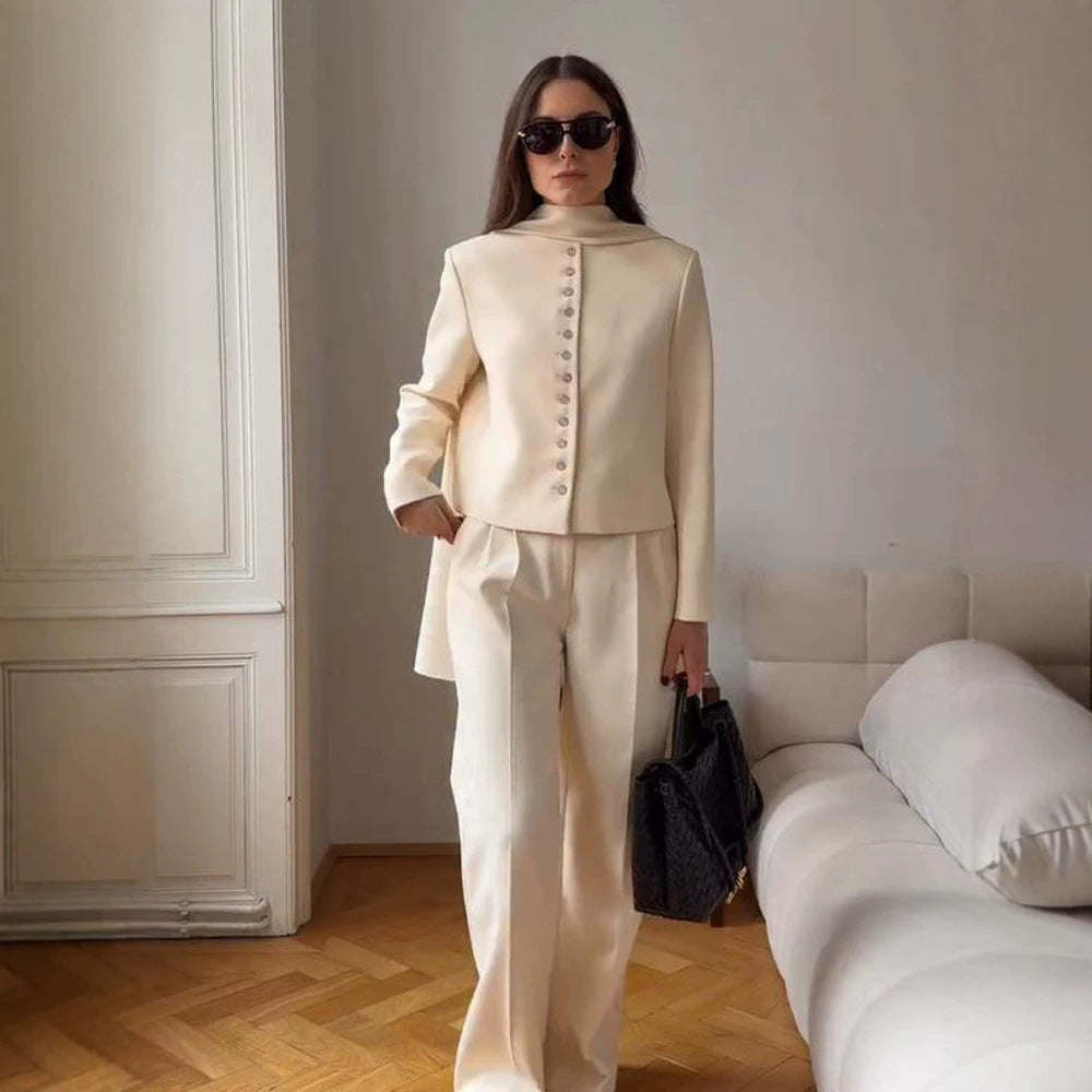 Damen Eleganter taillierter Kurzblazer mit Stehkragen und Zierknopfleiste Shop Nory