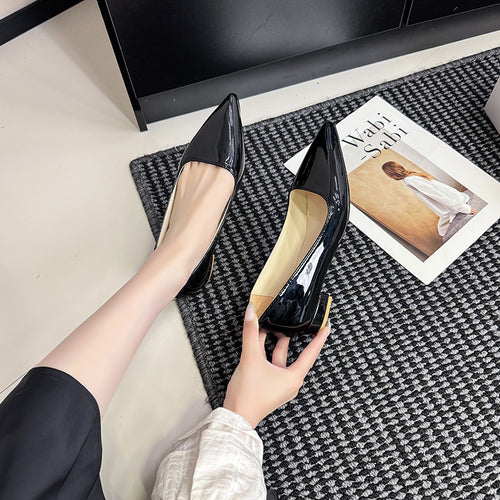Damen Lack-Pumps mit spitzer Zehenform, gepolstertem Komfortfußbett und kurzem Blockabsatz Shop Nory