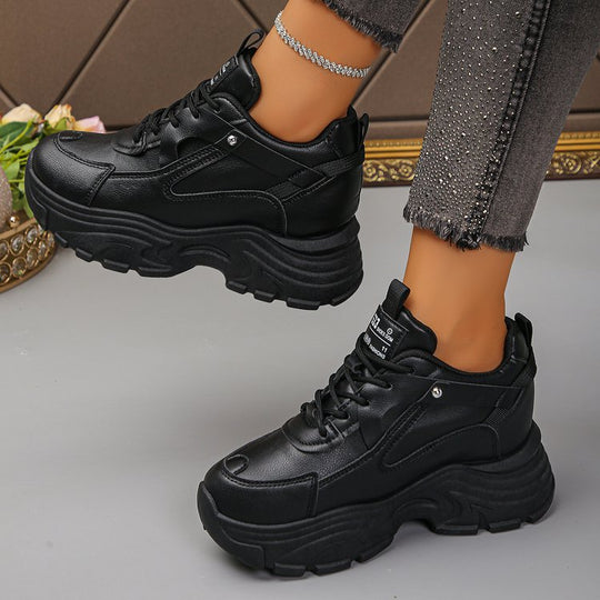 Damen Chunky‑Plateau‑Sneaker mit skulpturierter Profilsohle und gepolstertem Schaft Shop Nory