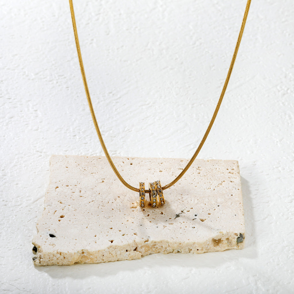Damen Halskette mit funkelndem Anhänger aus hochwertigem Edelstahl Shop Nory
