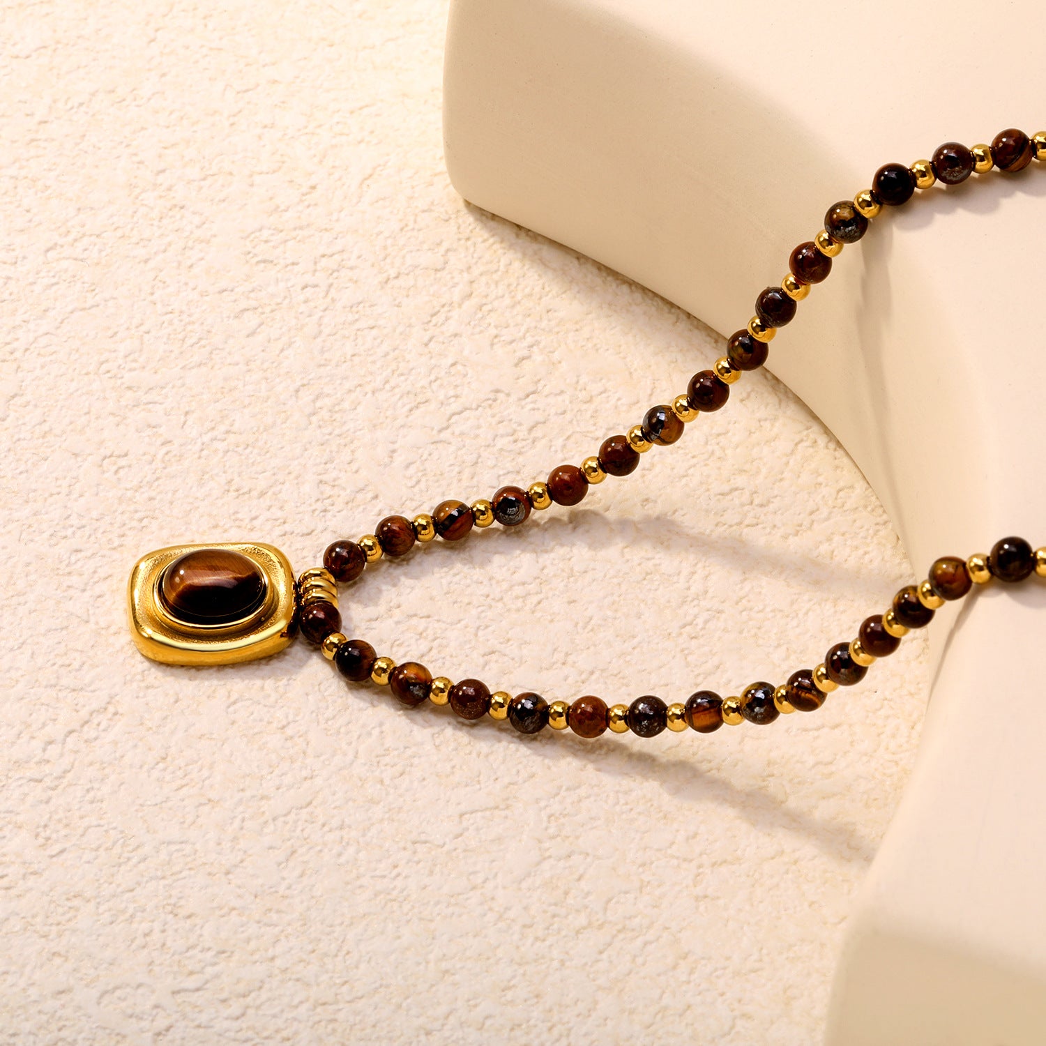 Damen elegante Halskette aus hochwertigen Tigeraugen-Perlen mit feinen goldplattierten Details Shop Nory