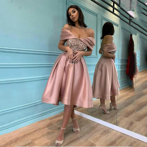 Damen Glamouröses Abendkleid mit schimmerndem Oberteil und Flügelärmeln