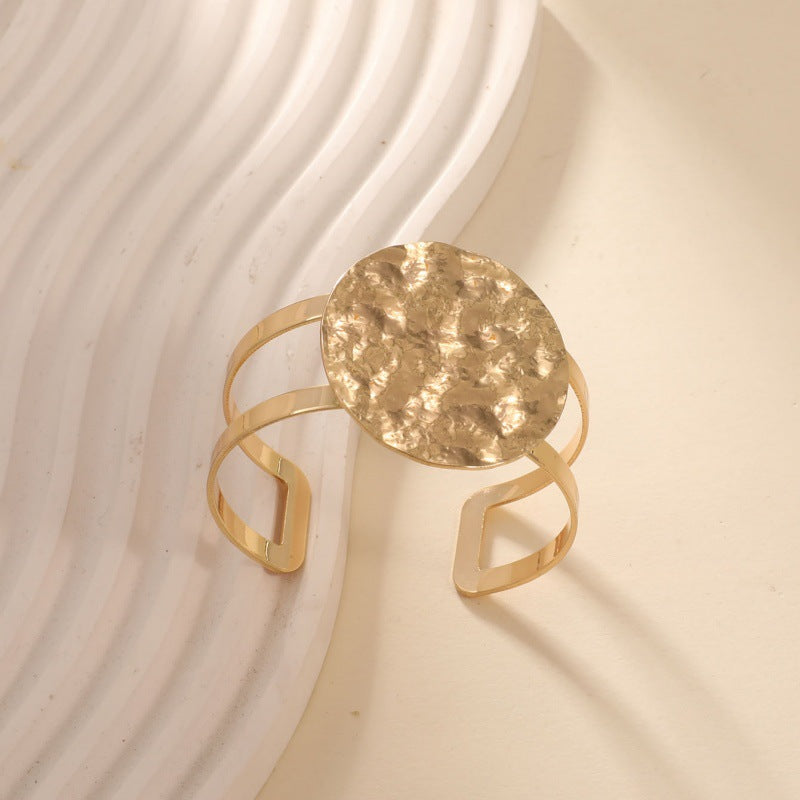 Damen Armreif und offener Armschmuck mit stylischem Schmetterlingsdesign Shop Nory