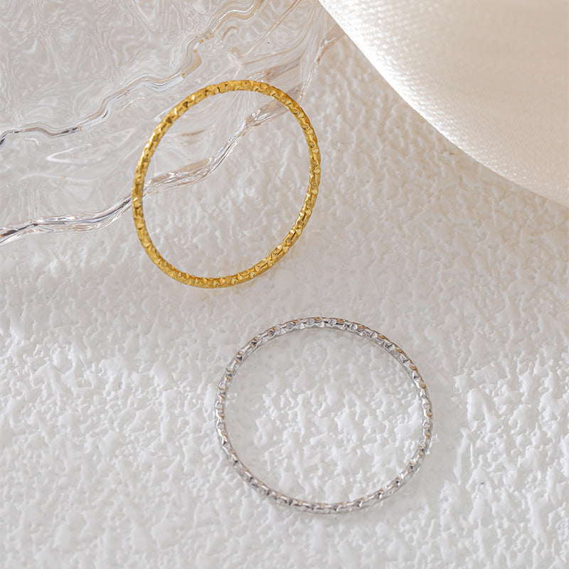 Damen minimalistischer Ring mit glänzenden Zirkonia-Details Shop Nory