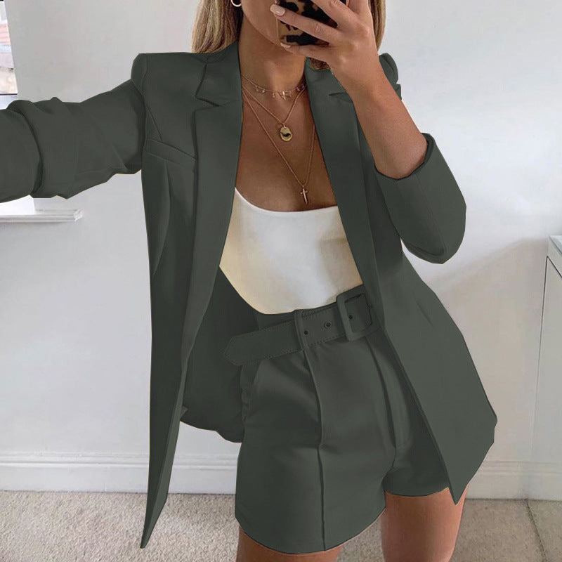 Damen Zweiteiliges maßgeschneidertes Blazer‑Set mit hochtaillierten Shorts und Gürtel Shop Nory