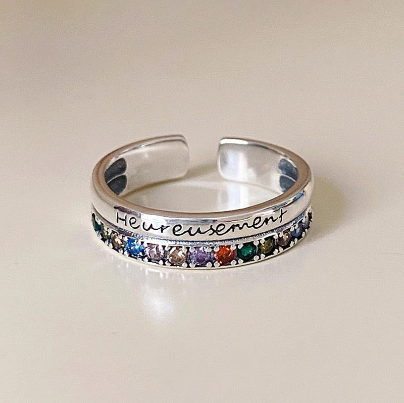 Damen Offener Ring mit inspirierendem Schriftzug und bunten Zirkonia-Steinen Shop Nory