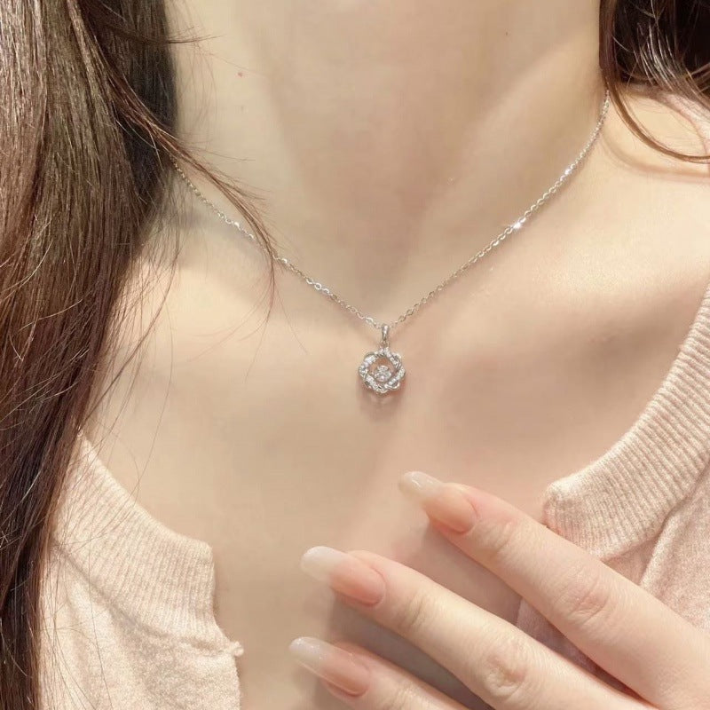 Damen Halskette mit kunstvollem Anhänger aus hochwertigem Edelstahl und funkelnden Zirkonia Shop Nory