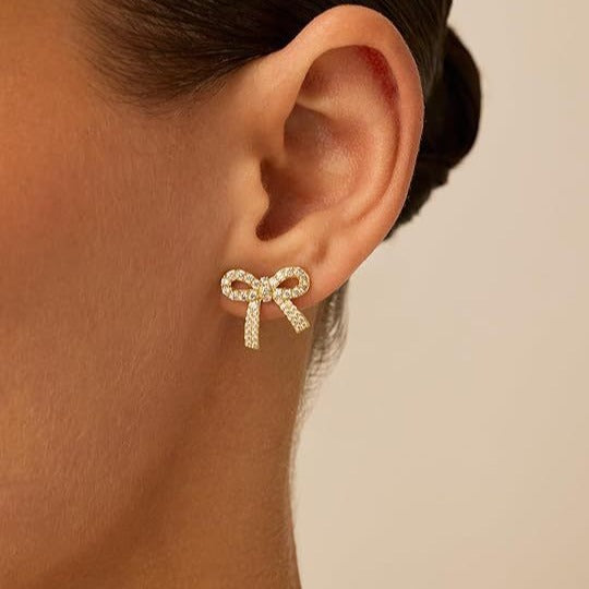 Damen Ohrstecker im eleganten Schleifen-Design mit funkelnden Zirkonia-Details Shop Nory