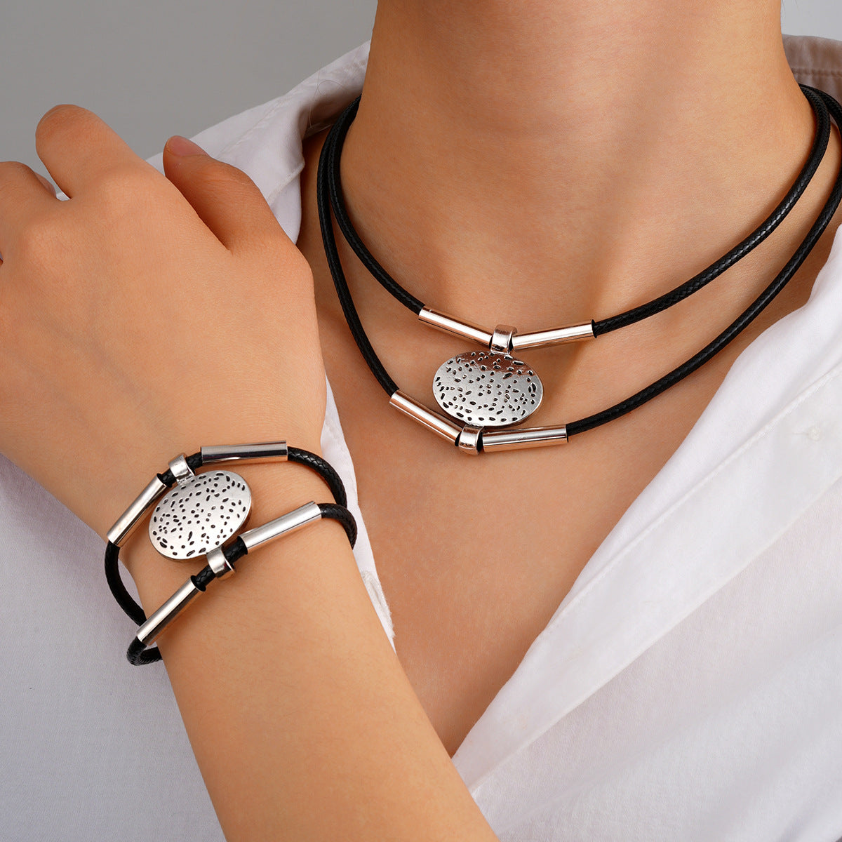 Damen Halsketten- und Armband-Set mit stilvollen veganen Lederakzenten Shop Nory