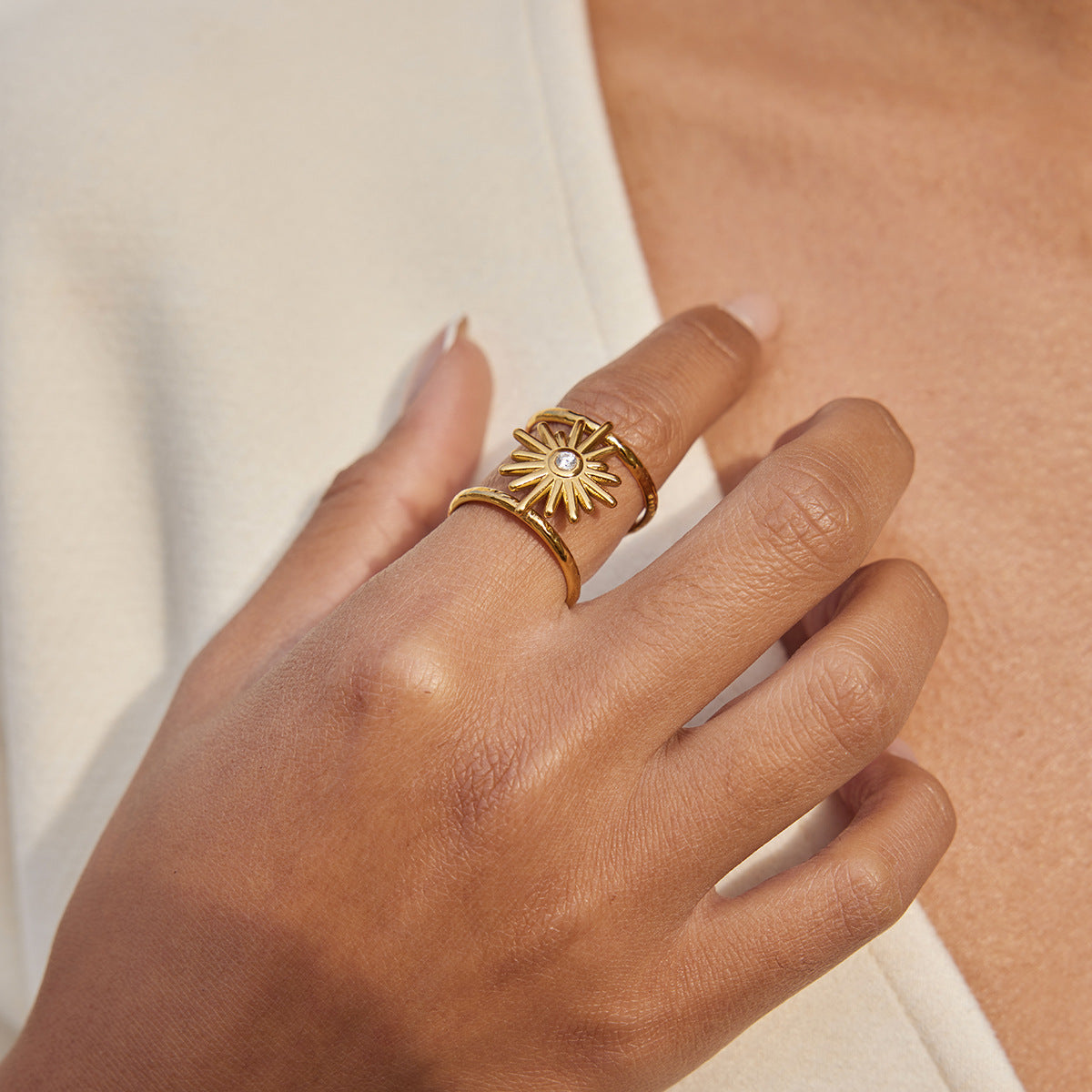 Damen Offener Ring mit strahlendem Sonnenmotiv aus hochwertigem Edelstahl Shop Nory
