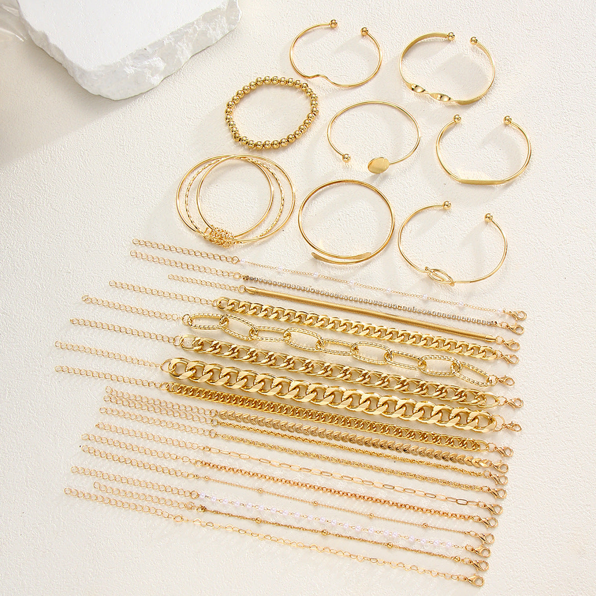 Damen Armreif-Set aus hochwertigem, goldfarbenem Metall mit vielfältigen Designs Shop Nory