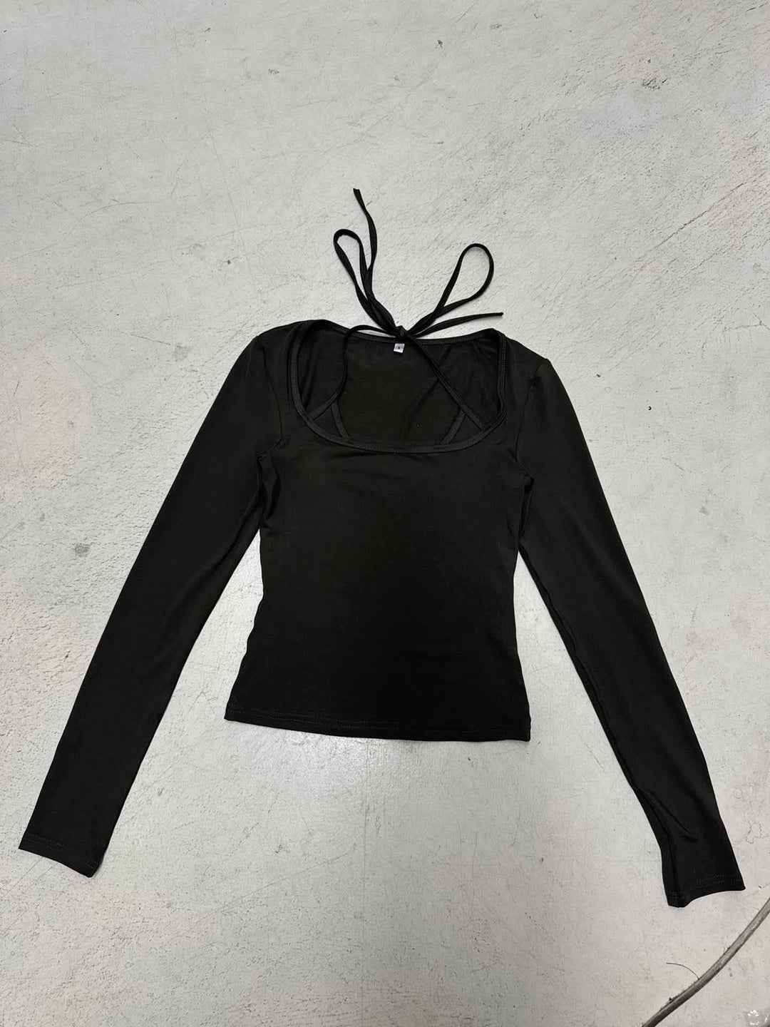 Damen nan figurbetontes Langarm-Top mit Neckholder-Bindung und eckigem Ausschnitt Shop Nory