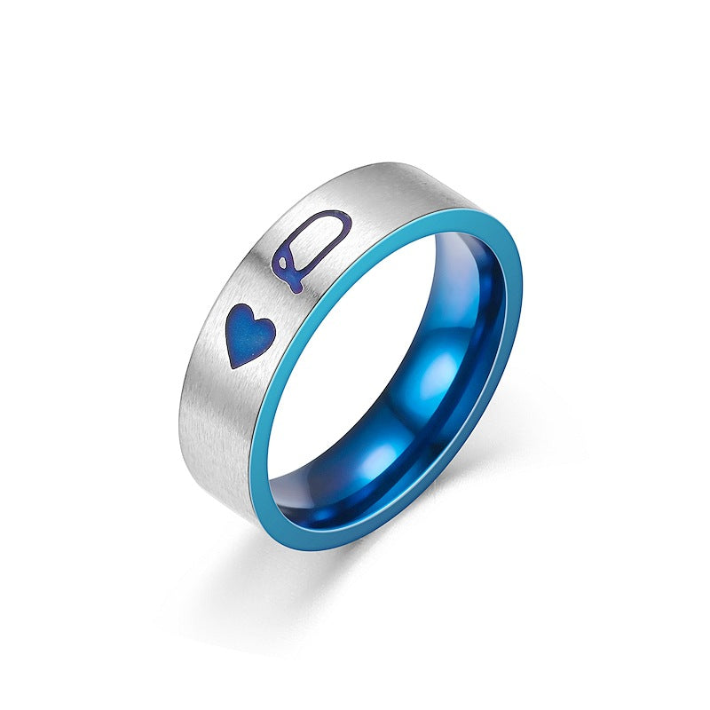 Herren Ring mit personalisiertem Buchstaben und Herzmotiv Shop Nory