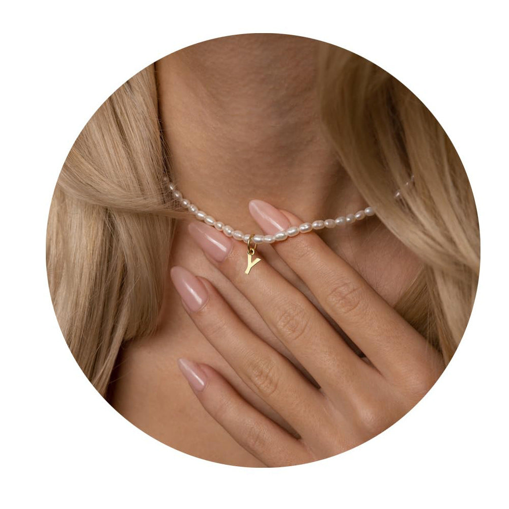 Damen Halskette mit zartem Perlenmuster und personalisiertem Anhänger Shop Nory