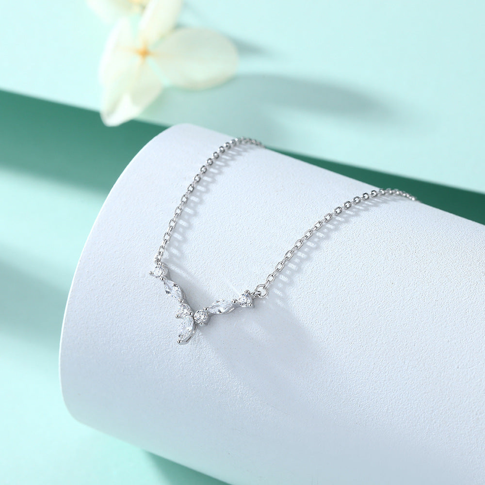 Damen Halskette mit funkelndem Zirkonia-Anhänger im eleganten Design Shop Nory