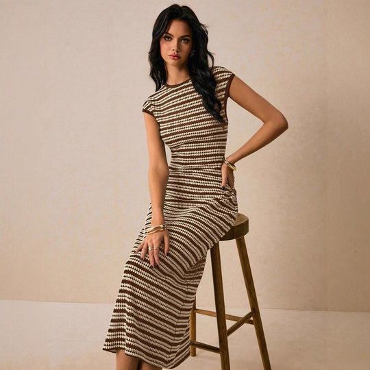 Damen Figurbetontes geripptes Midikleid mit kurzen Cap-Ärmeln und Rautenstreifen Shop Nory