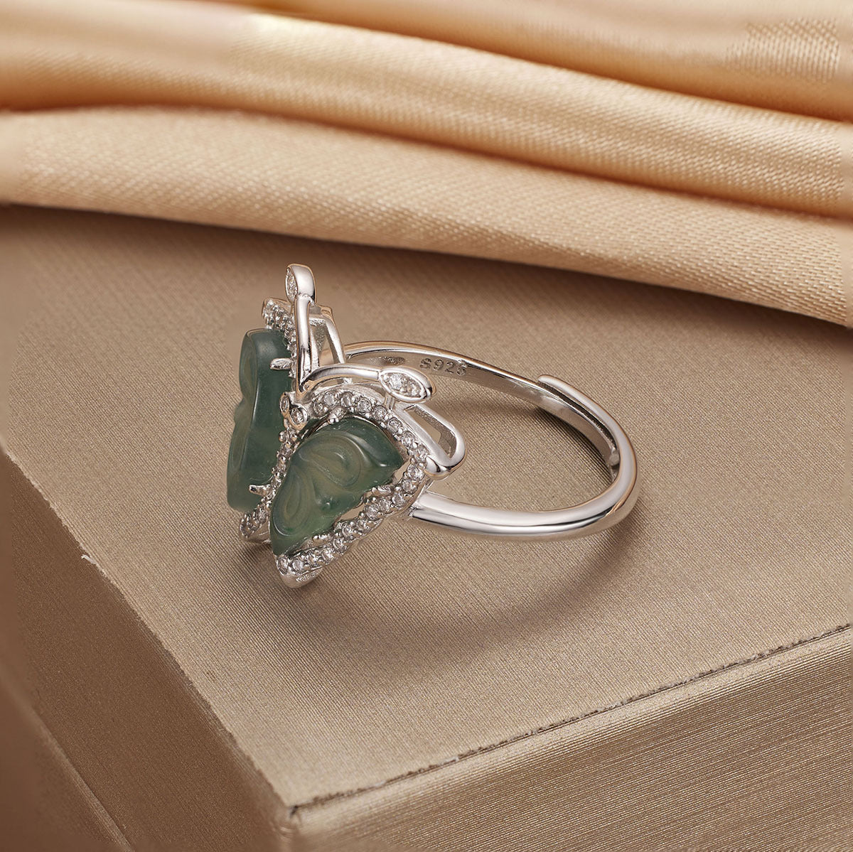 Damen Ring mit kunstvollem Schmetterlingsdesign und hochwertigen grünem Jade Shop Nory