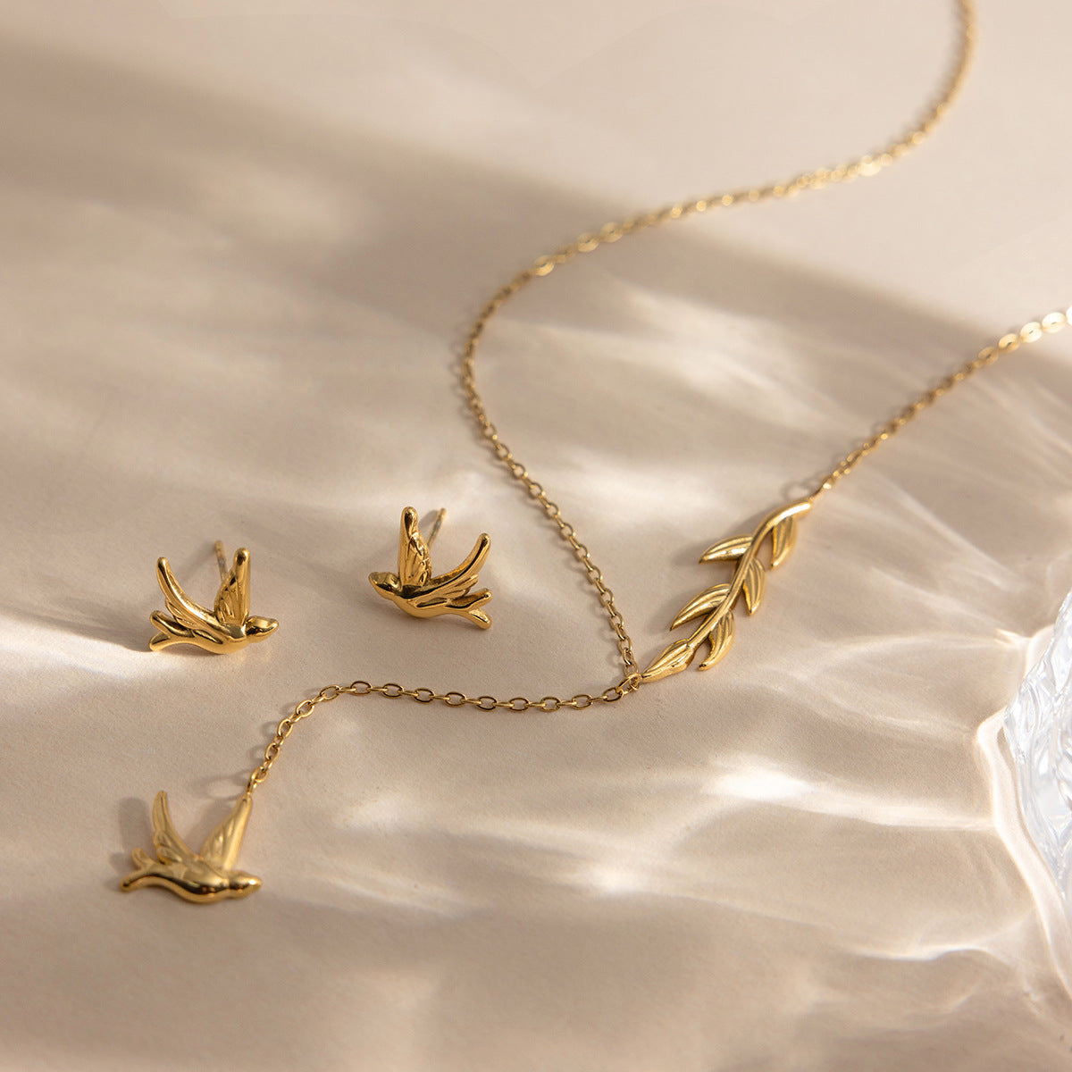 Damen Halskette mit Anhänger im eleganten Vogel-Design aus hypoallergenem Edelstahl Shop Nory