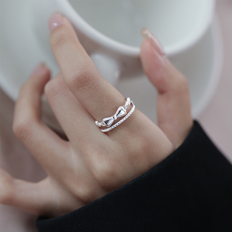 Damen zierlicher Ring mit verspieltem Schleifenmotiv und feinen Zirkonia Akzenten Shop Nory
