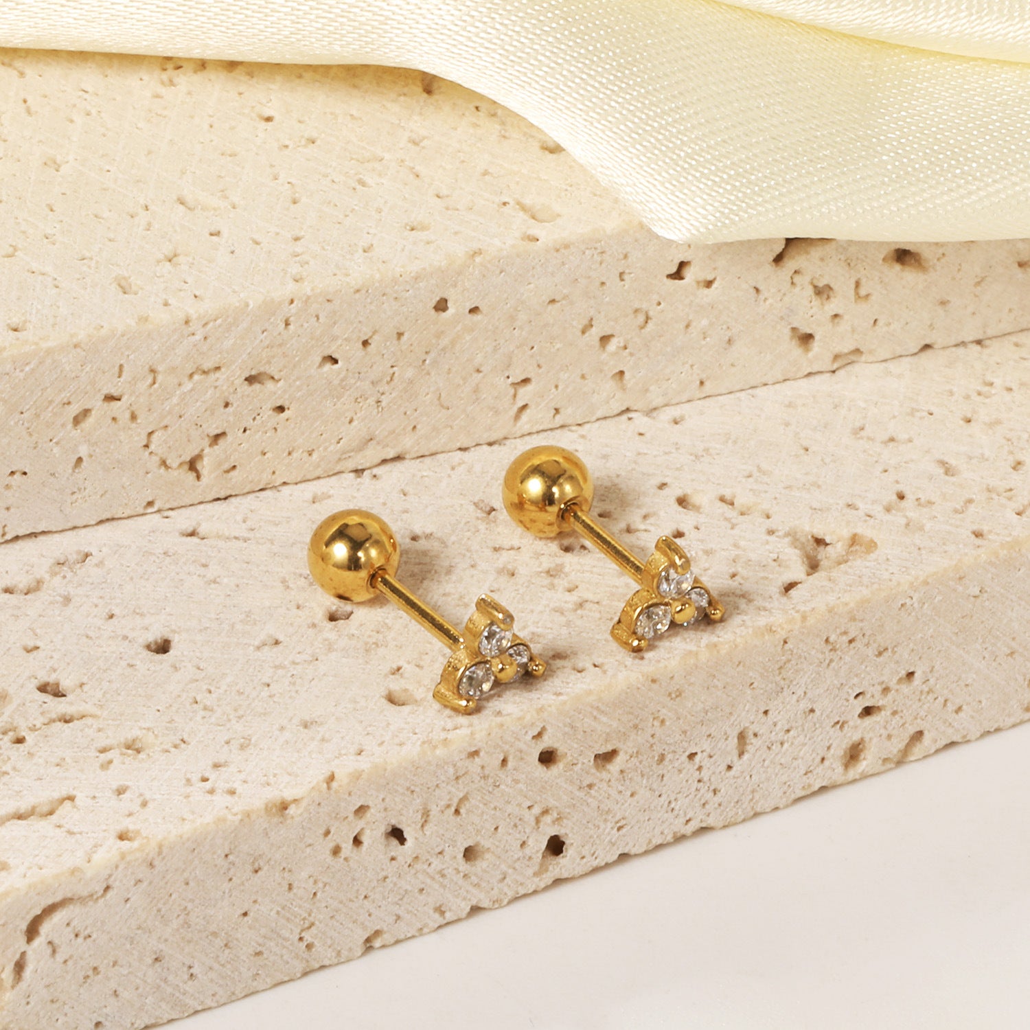 Damen Ohrringe mit funkelndem Kristalldesign und hochwertiger Goldbeschichtung Shop Nory