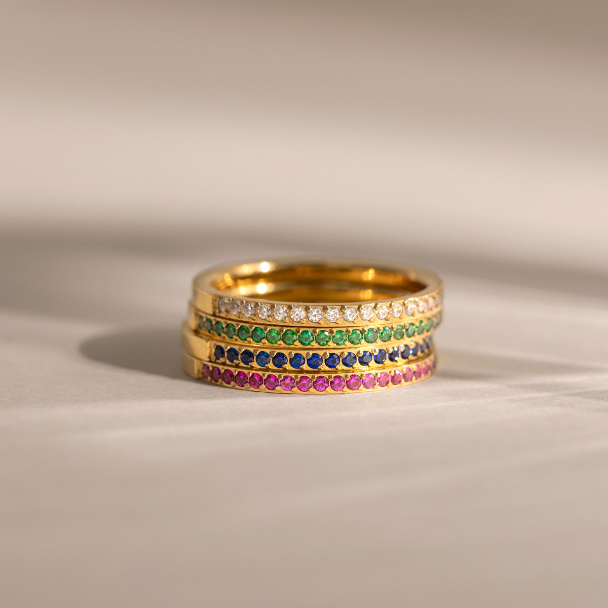Damen eleganter Schmuckring mit strahlenden Zirkonia Shop Nory