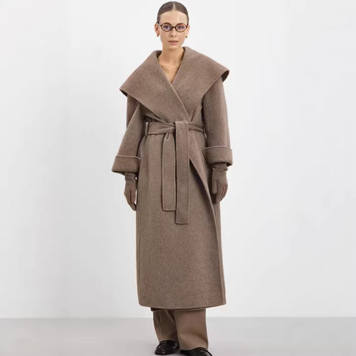 Damen Maxi-Mantel im Wickelstil mit breitem Schalkragen und Krempelärmeln Shop Nory
