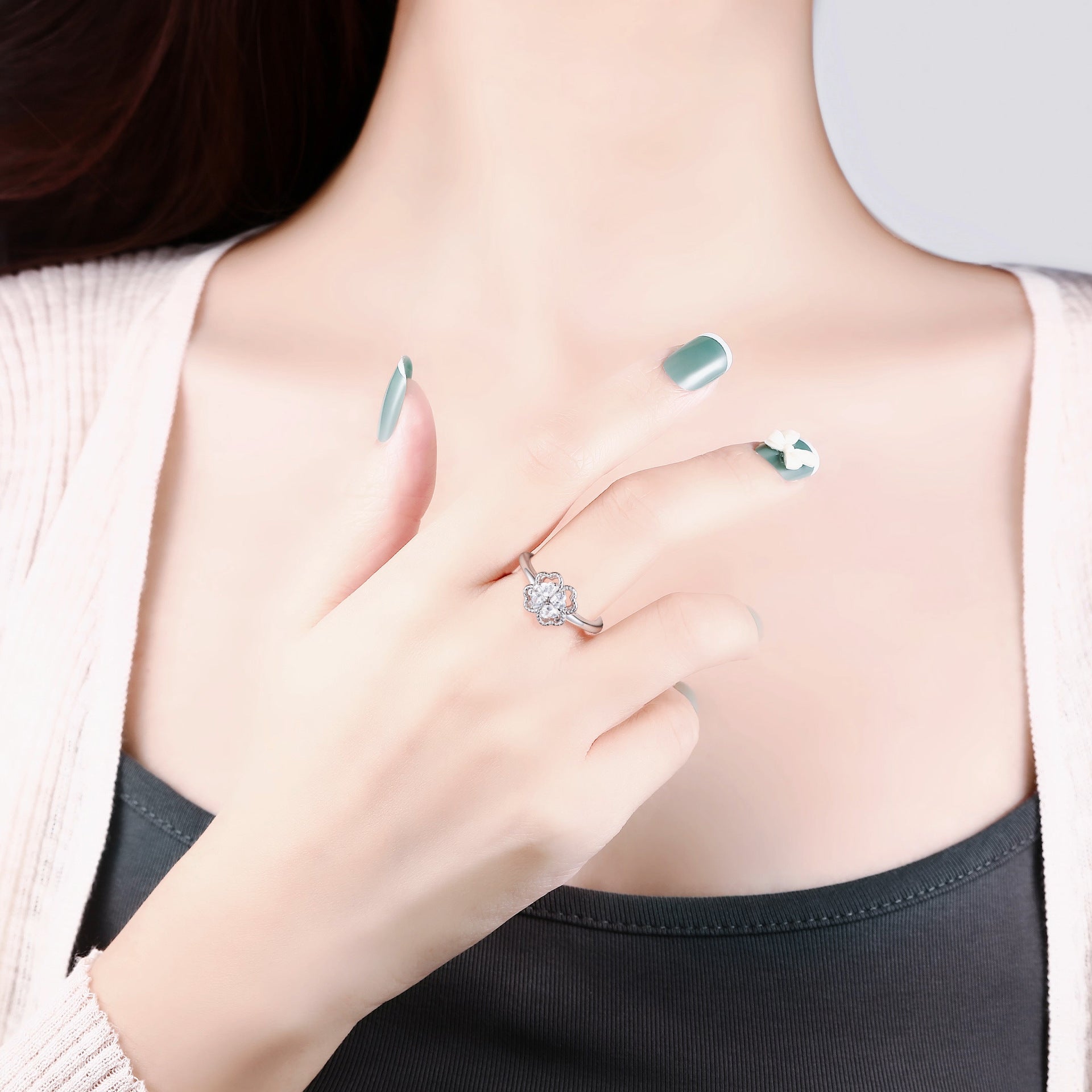 Damen Ring mit filigranem Blumenmotiv und strahlendem Zirkon Shop Nory