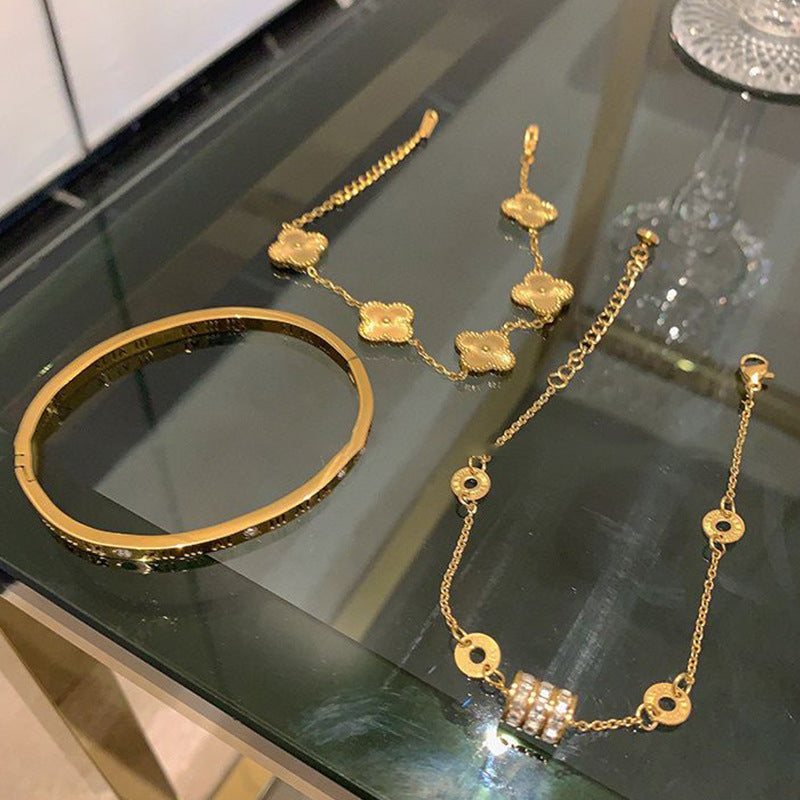 Damenarmband mit kunstvollen Blütenmotiven und hochwertiger Vergoldung Shop Nory