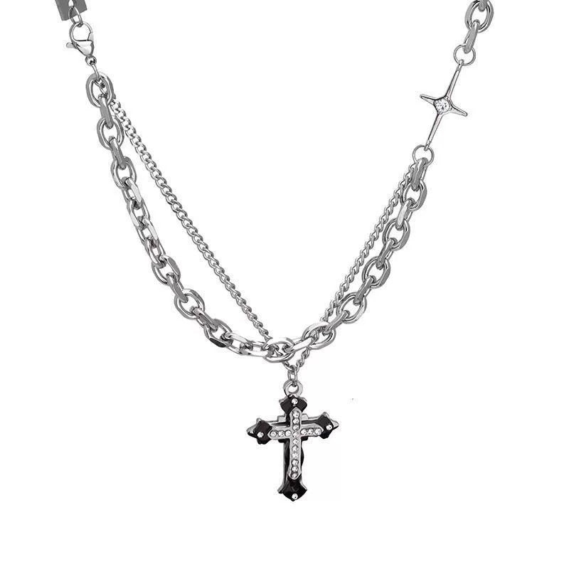 Damen Kette mit auffälligem Kreuz-Anhänger und glänzenden Zirkonia-Details Shop Nory