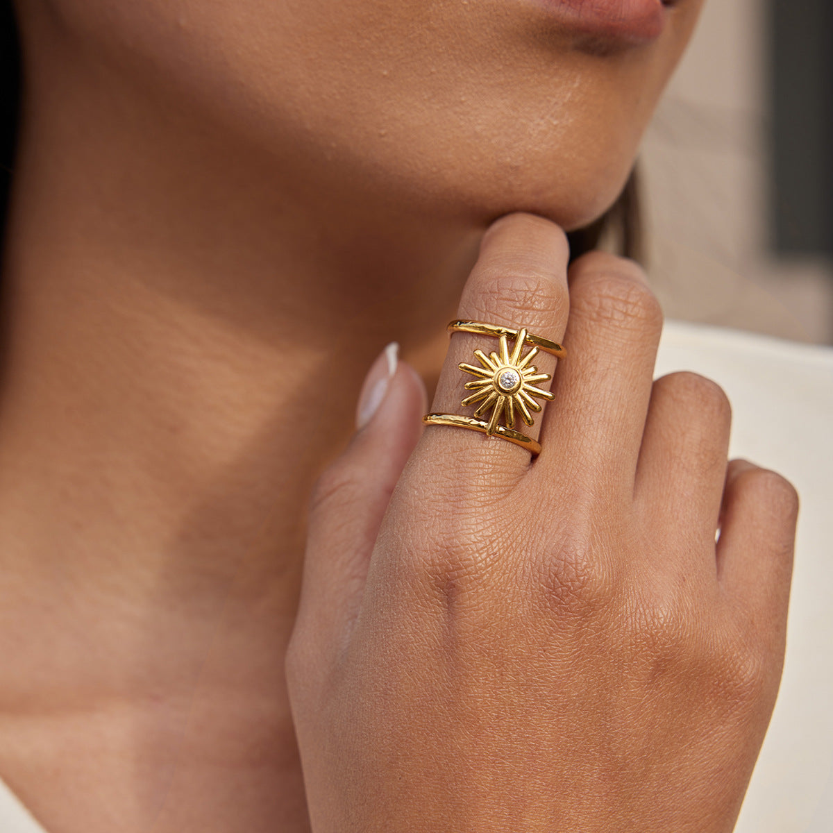 Damen Offener Ring mit strahlendem Sonnenmotiv aus hochwertigem Edelstahl Shop Nory