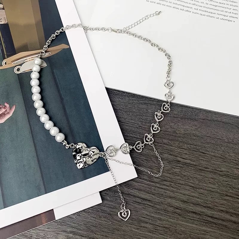 Damen Halskette mit verspieltem Herz-Design und edlen Perlenakzenten Shop Nory