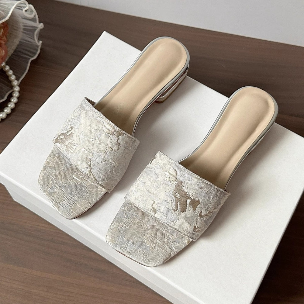 Damen Bestickte Mules mit quadratischer Zehenbox und kleinem Blockabsatz Shop Nory