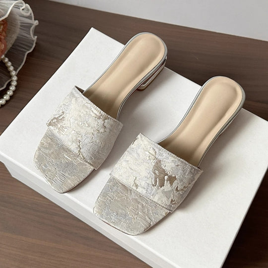 Damen Bestickte Mules mit quadratischer Zehenbox und kleinem Blockabsatz Shop Nory