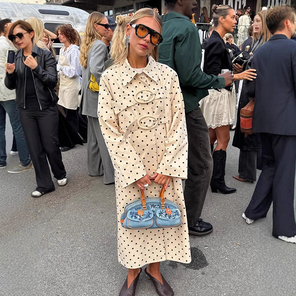 Damen Lang geschnittener gepunkteter Trenchcoat mit übergroßen Zierzungen und kastigem Schnitt Shop Nory