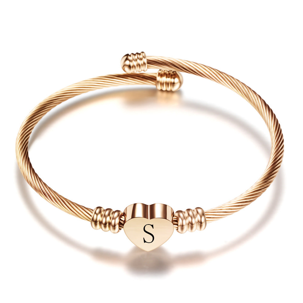 Damen Armband aus Edelstahl mit herzförmigem Anhänger und personalisierbarem Initial Shop Nory