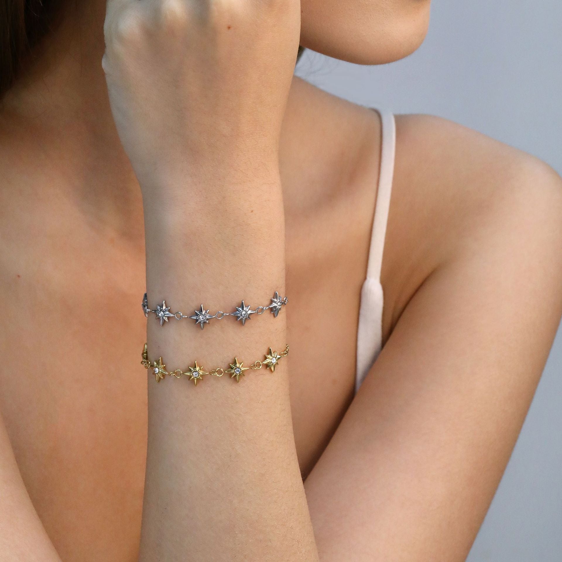 Damen Armband mit funkelnden Sternenanhängern und verstellbarem Verschluss Shop Nory