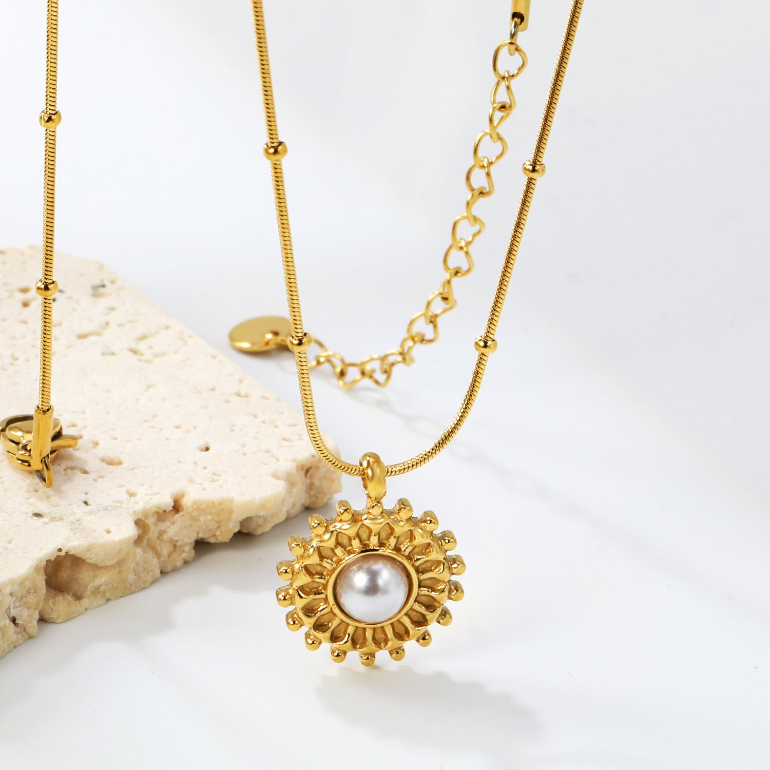 Damen Halskette mit kunstvollem Sonnenanhänger und verstellbarem Kettendesign Shop Nory