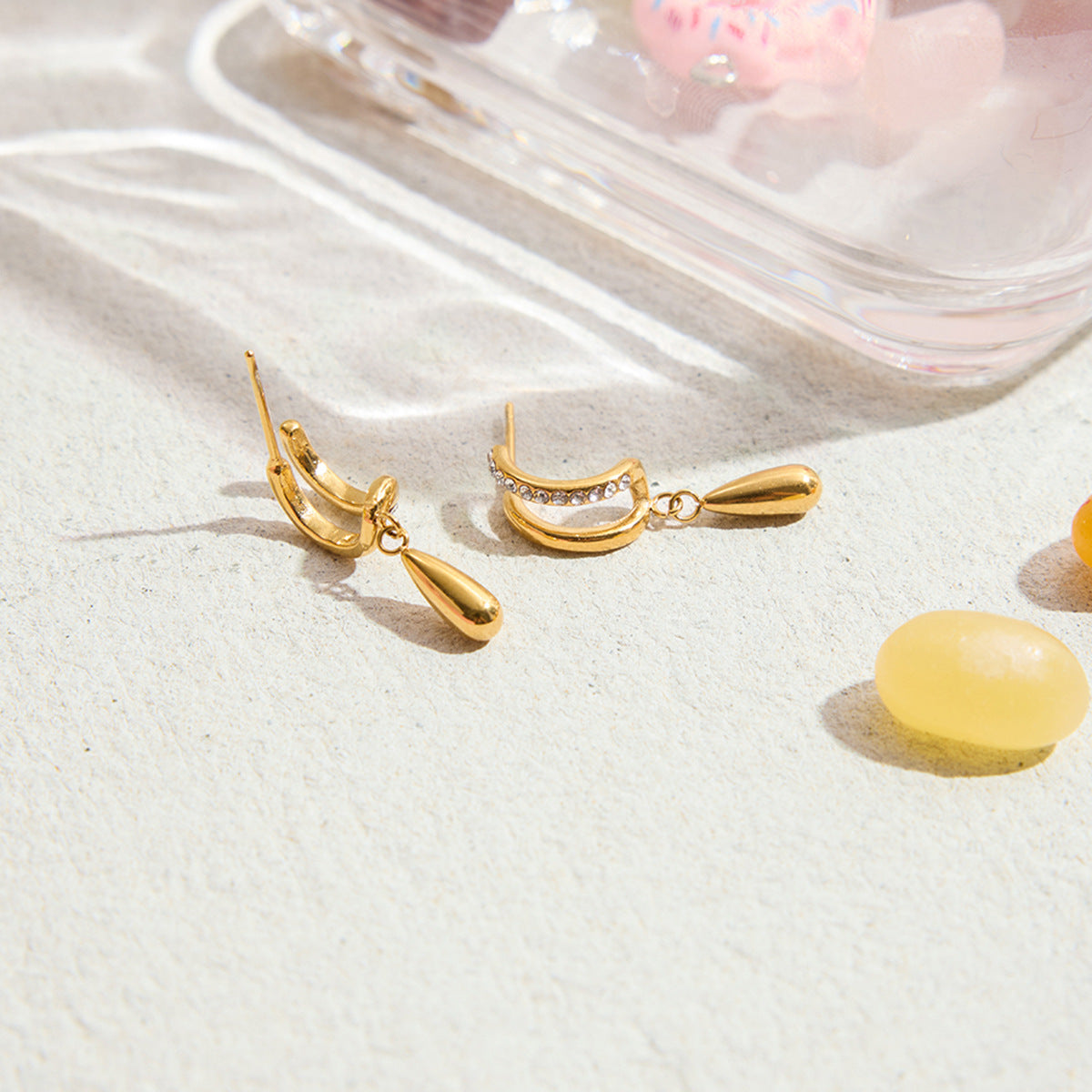 Damen Creolen mit funkelnden Kristallen und robustem Edelstahl Shop Nory