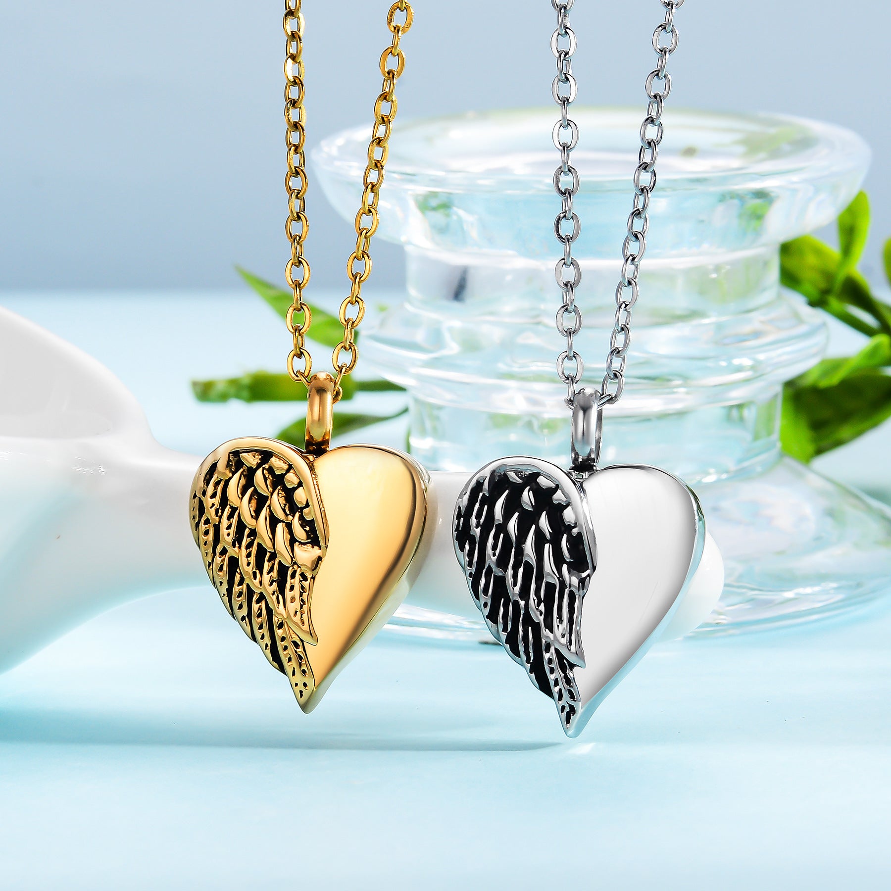 Damen Halskette mit herzförmigem Anhänger und geflügeltem Design Shop Nory