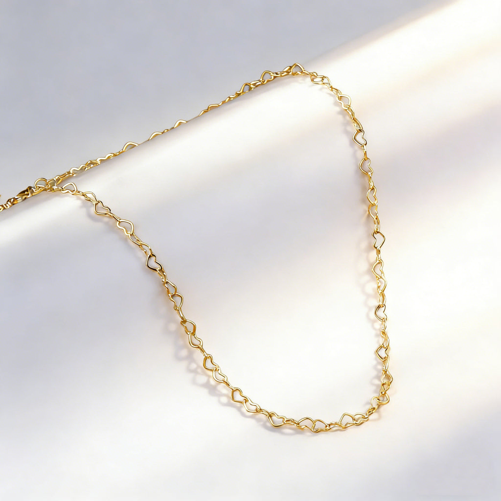 Damen Armband mit herzförmigen Gliederungen aus hochwertigem Edelstahl und goldplattierter Oberfläche Shop Nory