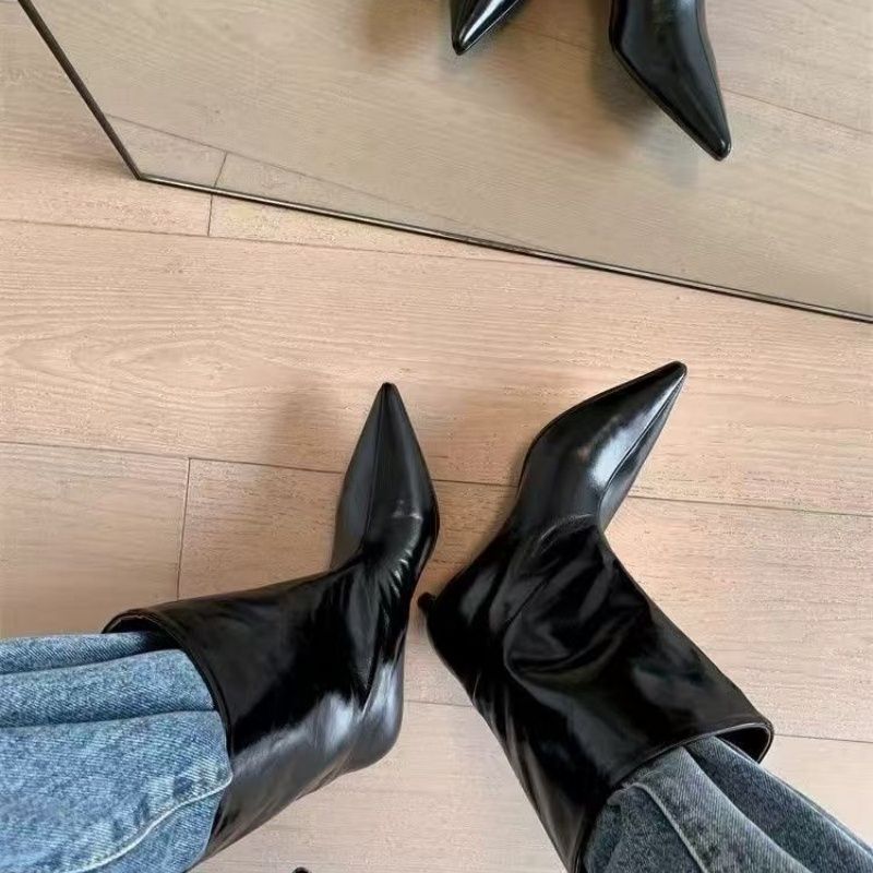 Damen Kniehohe Lackstiefel mit spitzer Zehenform und schlankem Kitten-Absatz Shop Nory