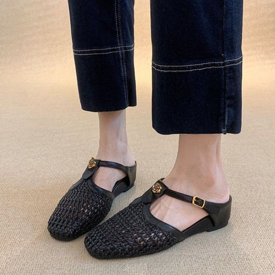 Damen Geflochtene Mule-Ballerinas mit T-Riemen und dekorativer Rosenapplikation Shop Nory