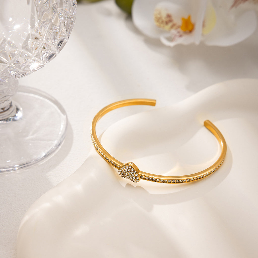Damen Armband mit luxuriösem Kettendesign aus hypoallergenem Edelstahl Shop Nory