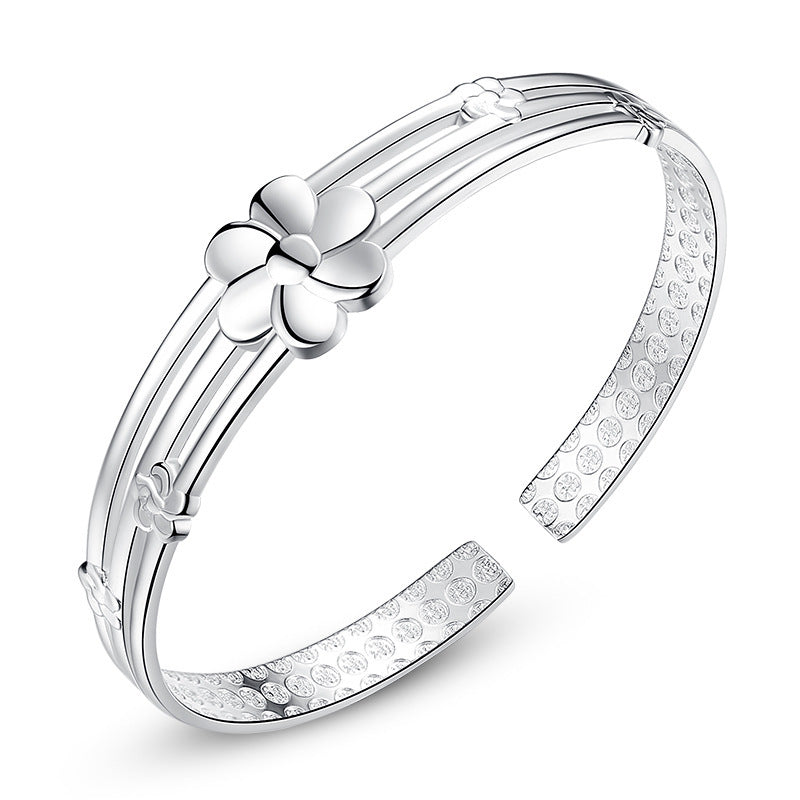 Damenarmreif mit floralem Design und eleganter silberner Oberfläche Shop Nory