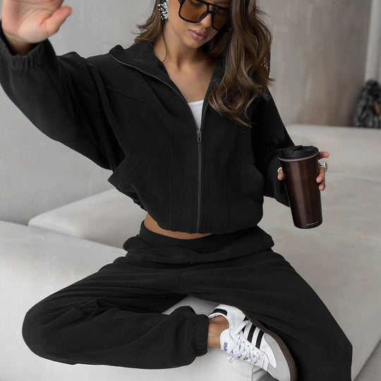 Damen kurzes Reißverschluss-Hoodie mit elastischem Bund und schmal zulaufender High-Waist-Jogginghose aus schwerem French-Terry Shop Nory