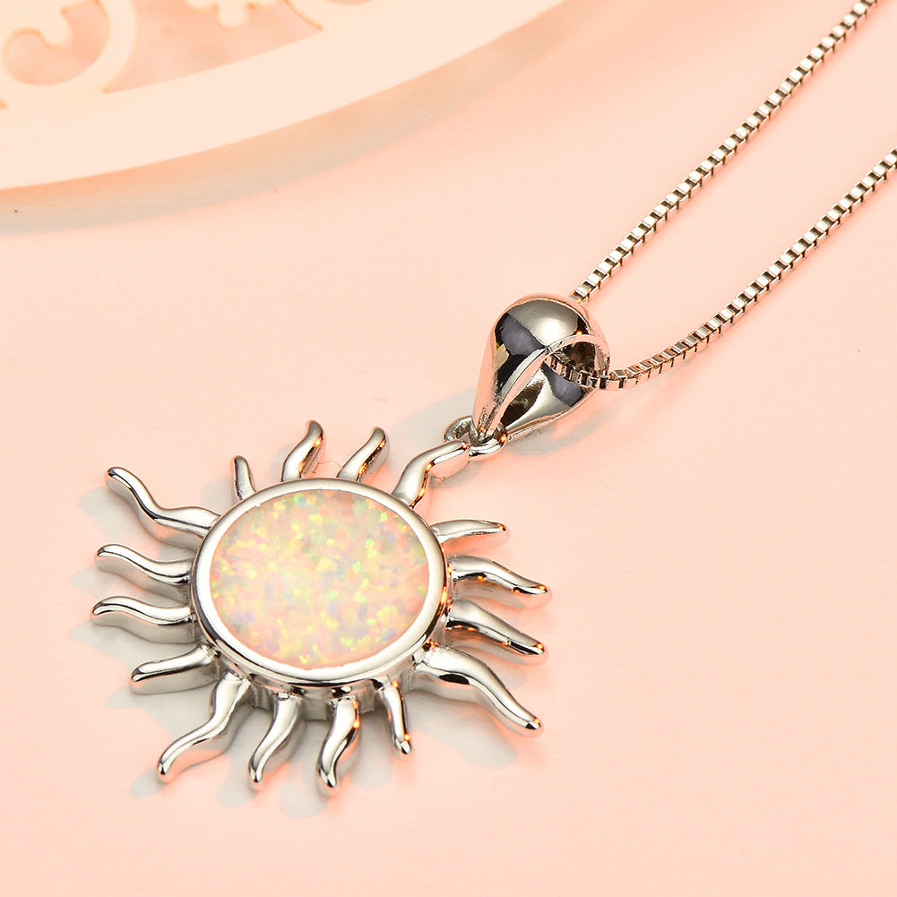 Damen Sonnenanhänger aus hochwertigem Edelstahl mit schimmerndem Opal Shop Nory