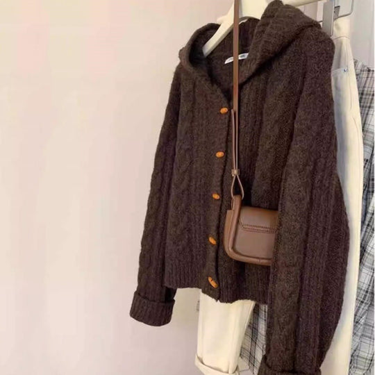 Damen Kapuzen-Strickjacke mit Zopfstrick, Holzknopfleiste und kastiger Silhouette Shop Nory
